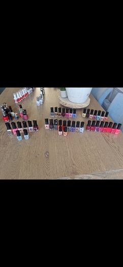 gel and nail polishes