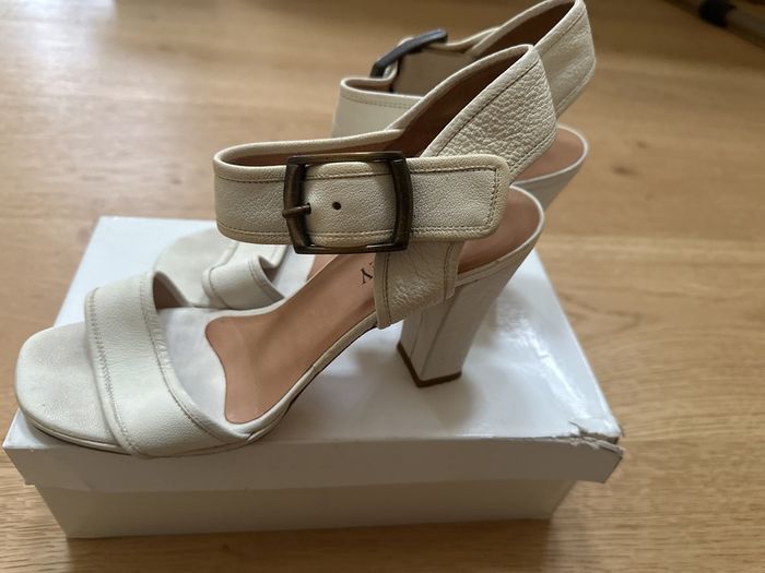 Cream Sandals by Isabella Rey of Italy