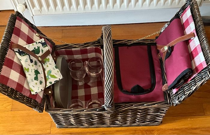 Wicker Picnic Basket for 4