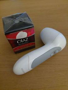 Olay Regenerist facial cleansing brush