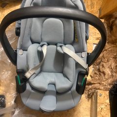 Maxi Cosi Infant Car Seat  Excellent Condition  (Light Blue color)