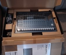 Roland TR8-S