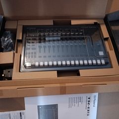 Roland TR8-S
