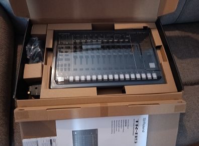 Roland TR8-S