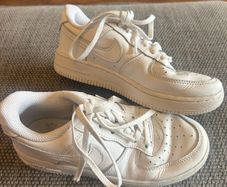 UK 13.5 Nike white trainers