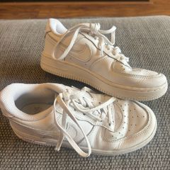 UK 13.5 Nike white trainers