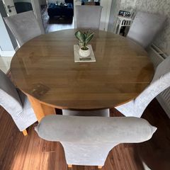 Stunning Solid Oak Dining Table & 6 Chairs
