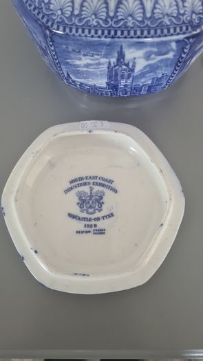 Maling Ware Castle Designs Jar Lidded Pot