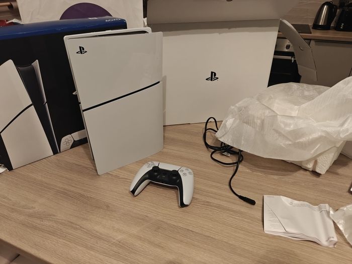 Sony PS5, PlayStation 5  Digital Edition Console 1TB  - White.  System Version under 13.6 Hackable Version. Like New 1+ Year Warranty