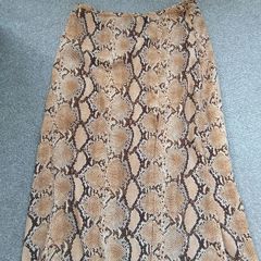 New.women's light summer skirt. Size 12/14
