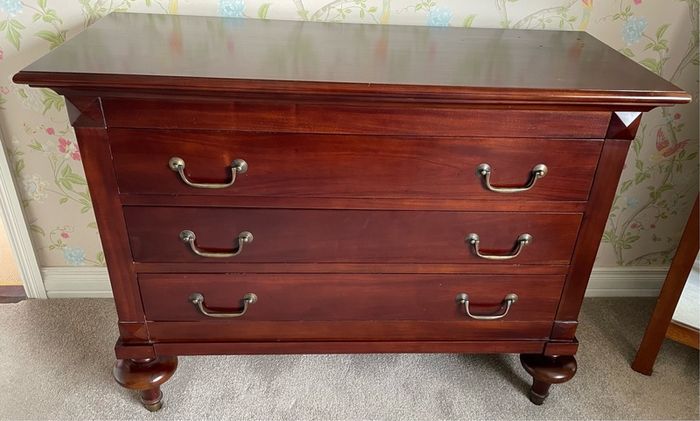 Bedroom Chest Of Drawers.