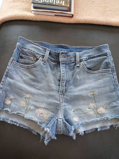 Levis denim shorts pristine
