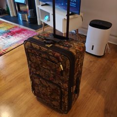 Medium suitcase (with roller wheels)