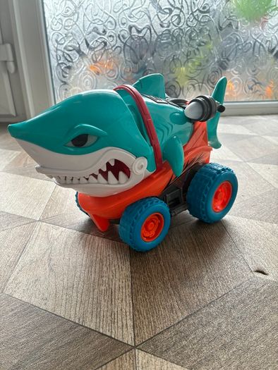 Adventure force chomp and cruise shark.
