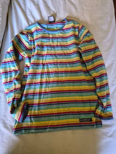 long-sleeved top