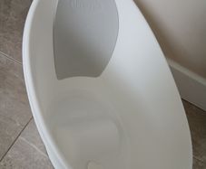 Snuggle baby bath