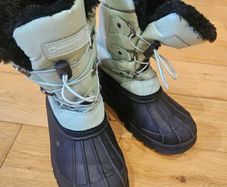 Kids snow boots size 1
