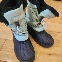 Kids snow boots size 1
