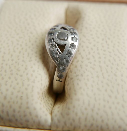 Vintage 925 Sterling Silver Ring with Stone Detailing size K - 1,8g