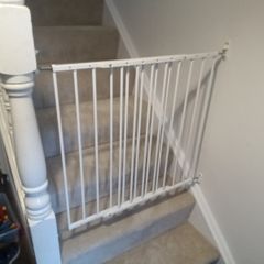 Stair gate BabyDan - screw fixed - no trip hazard