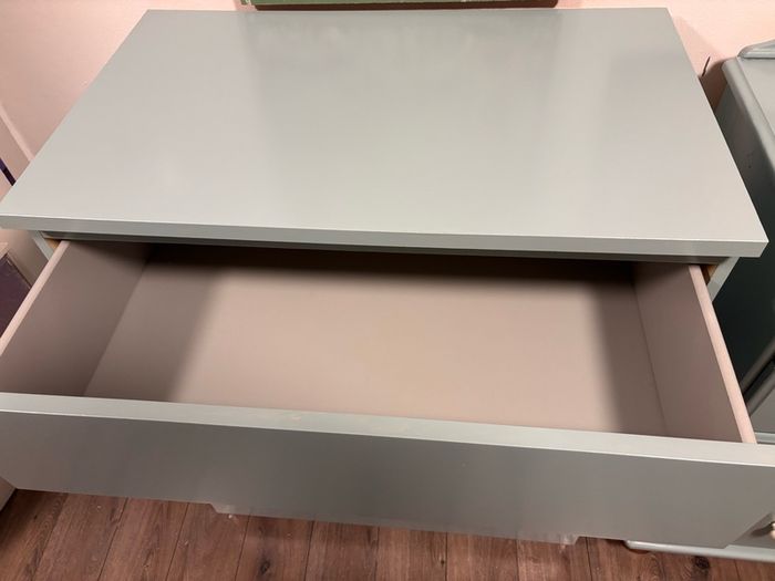 Chest of drawers