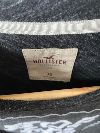 Hollister t-shirt / top for women / ladies in very good condition.  Size: XS.