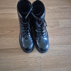 Girls black shiny boots size 3