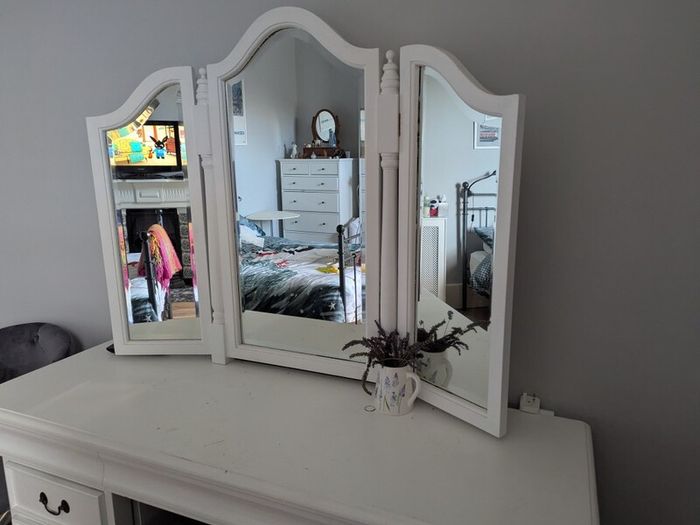 dressing table