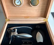 Screwpull ( Le Creuset)Wine Opener Cigar Humidor Case Set