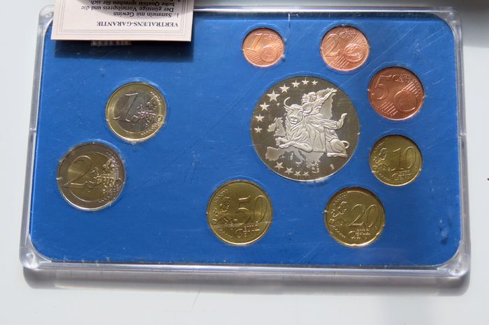 Greece european currencies Medal & stickman 2 EURO coins set UNC