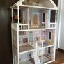 KidKraft wooden dollhouse Image 3