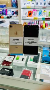 Iphone 8  ( 64GB )