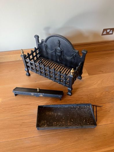 Cast iron grate / basket