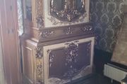 Massive single vitrine unit