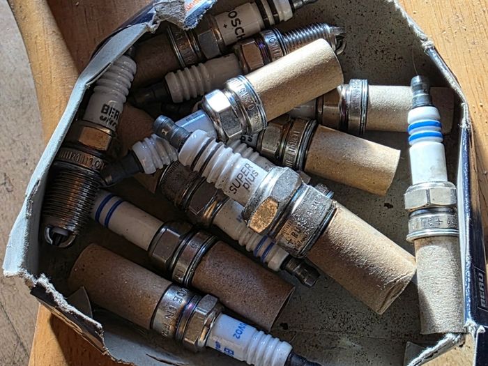500+ Bosch Beru Spark Plugs JOT LOT