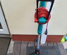 Grass strimmer