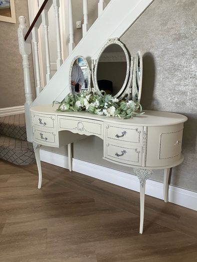 Dressing table