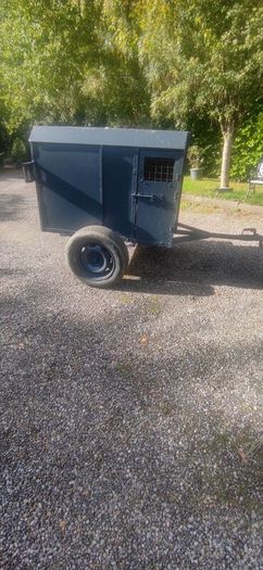dog trailer