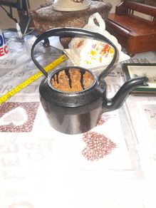 Lovely Old Cast Iron Kettle Measurments in the photos,