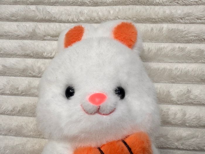 White Bunny Plush with Carrot approx. 25 cm. Used Please see photos