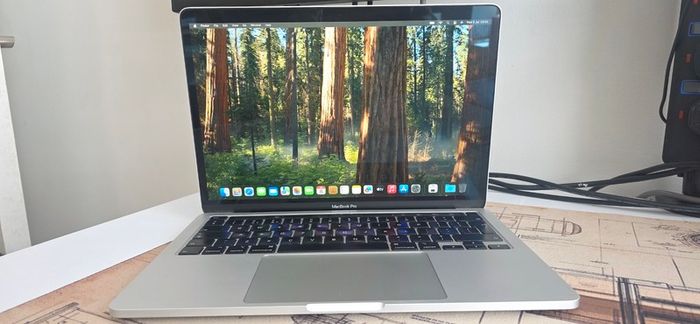 MacBook pro 16,3 model 13.3 2020 16gb