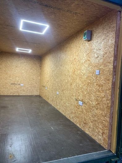 20 insulated container, fully sheeted and wired