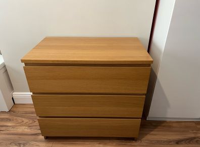 chest of drawers