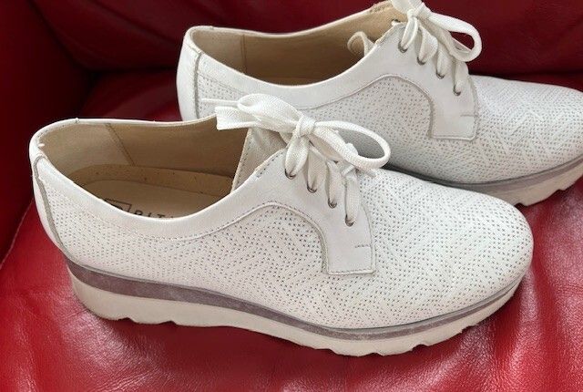 Ladies PITILLOS Winter white / cream wedged SOFT LEATHER Shoes boots Size 39 Uk 6. High Quality.  In really super condition