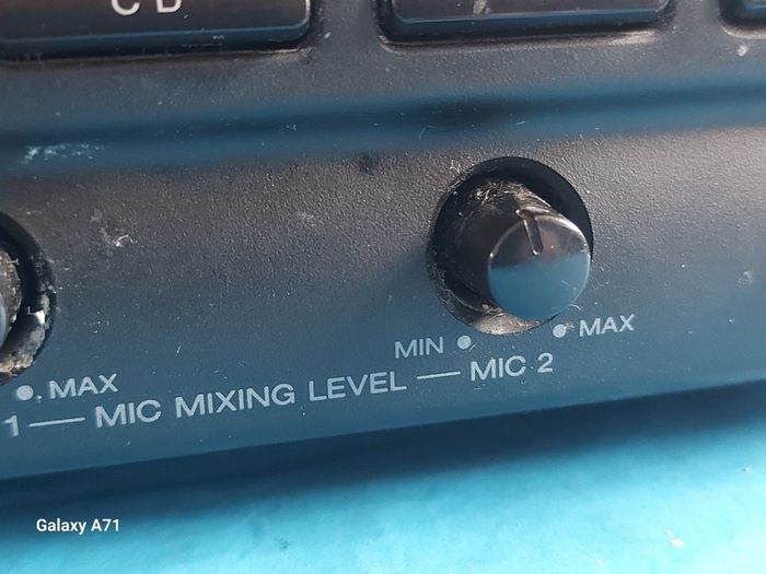 AIWA Stereo Integrated Amplifier Model No. MX-Z9400MK, with 2 large AIWA Speakers, Model No, 8X-Z9400, Impedance 6ohms, in excellent condition