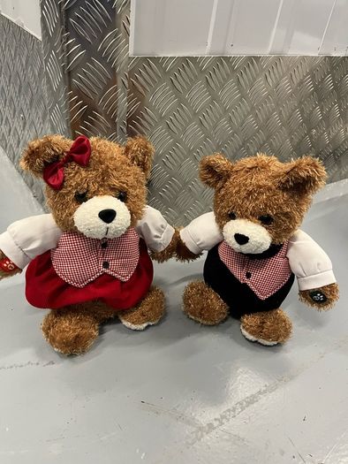 2x Singing Dancing Bears