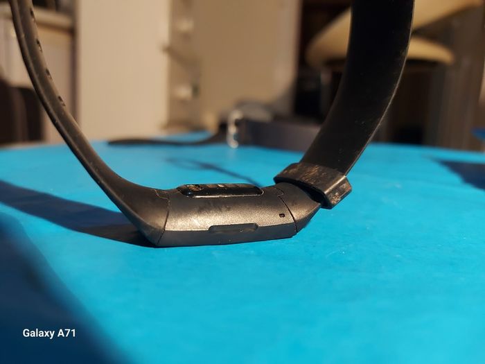 FITBIT in like new condition, no charger, can't test