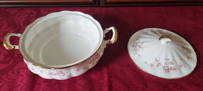 87 Piece Royal Albert Paragon Victoriana Rose Bone China Gold Gilt Dinner And Tea Service / Set For 10 Person Setting Made In England