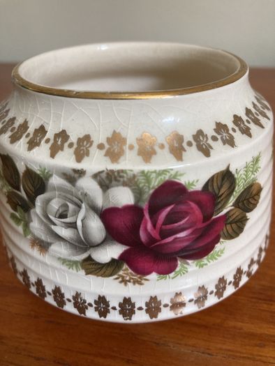 Mid Century Sadler Sugar - Misc bowl with Rose Pattern, gilt edge and gold pattern