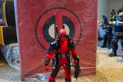 KO Mezco Deadpool
